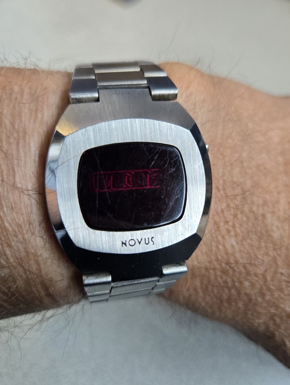 Vintage Novus LED Digital Watch - Picture 7 of 7